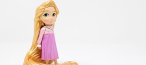 Imagem de uma boneca da Rapunzel