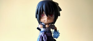 Imagem de um boneco do Sasuke