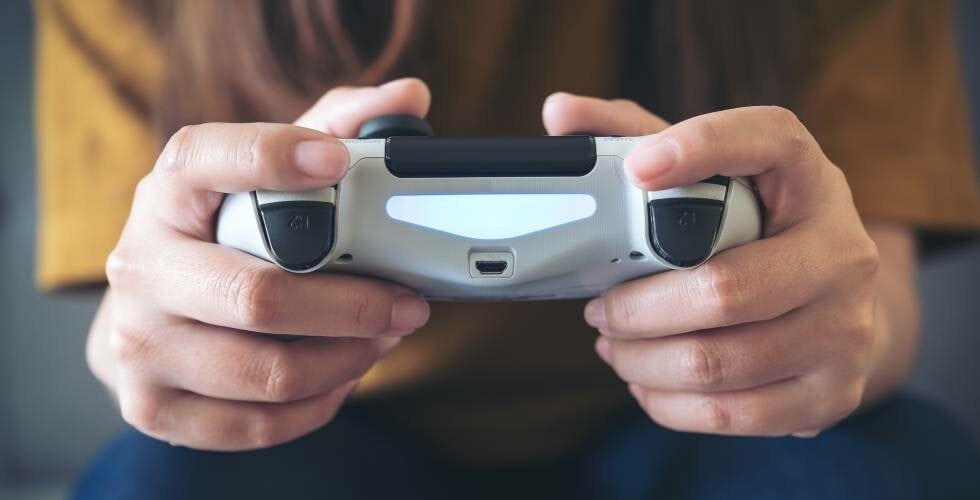 imagem de controle de vídeo-game representando os melhores jogos de PS5
