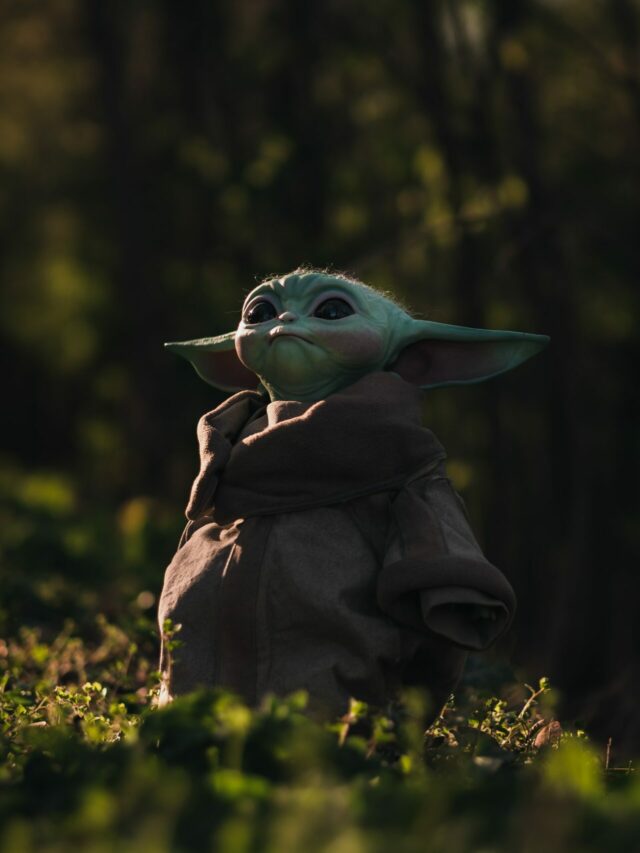 Imagem de um boneco do Baby Yoda de Star Wars